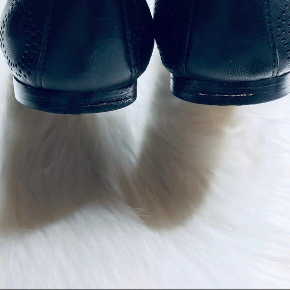 Diane von Furstenberg Corolla Flats Black Leather Perforated Scallop Trim Sz 7.5 - Picture 7 of 9